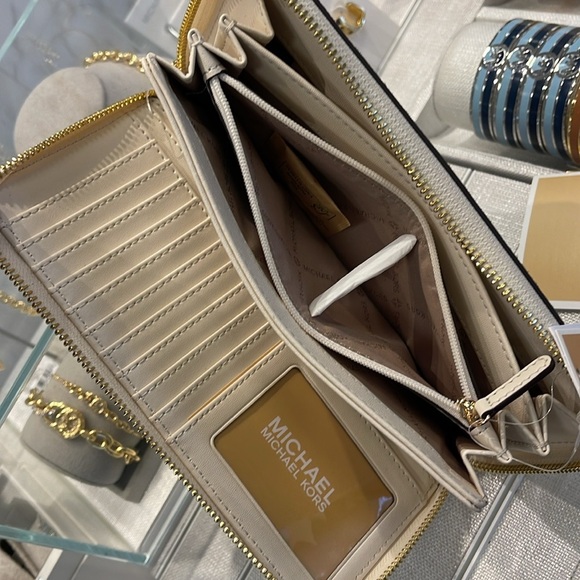 MICHAEL KORS
Leather Lg Continental Wristlet Phone Wallet Exotic Print Hair Calf - Picture 10 of 16